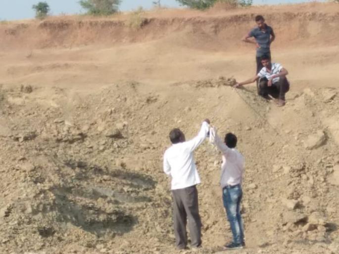 Double bicycles were taken from the Sakri project in Bhusawal taluka | भुसावळ तालुक्यातील साकरी प्रकल्पातून परवानगीपेक्षा उचलण्यात आले दुप्पट गौणखनिज