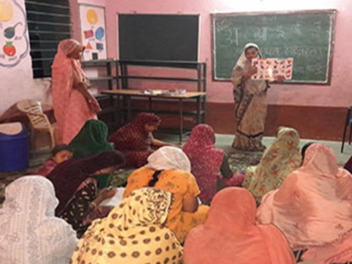 In the evening of life, lakhs of old people learned to read and write; Response to Navbharat Literacy Campaign | आयुष्याच्या सायंकाळी लाखभर वृद्ध शिकले लेखन- वाचन; नवभारत साक्षरता अभियानास प्रतिसाद