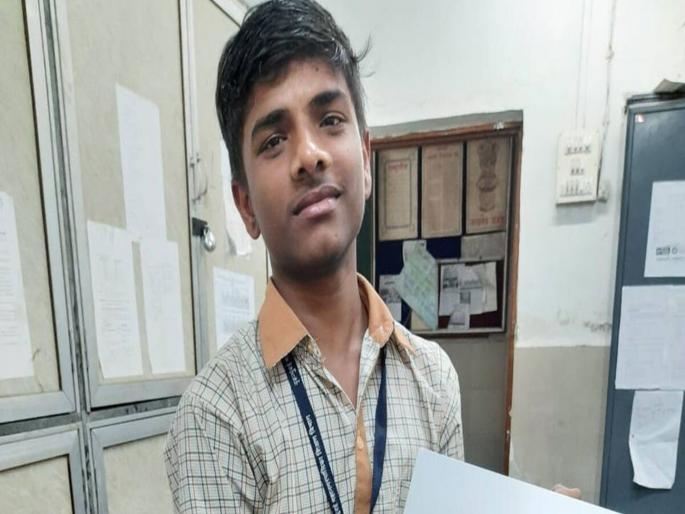 500 videos, millions of subscribers; A student of BMC Ankit Singh awarded the silver play button | ५०० व्हिडीओ, लाखो सबस्क्रायबर्स; BMC चा विद्यार्थी सिल्व्हर प्ले बटनचा मानकरी 500 videos, millions of subscribers; A student of BMC Ankit Singh awarded the silver play button | ५०० व्हिडीओ, लाखो सबस्क्रायबर्स; BMC चा विद्यार्थी सिल्व्हर प्ले बटनचा मानकरी