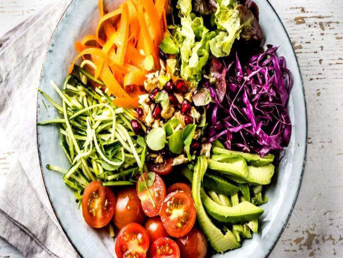 Eat healthy and avoid some food items in rainy season | पावसाळ्यात 'या' गोष्टी खाणे कटाक्षाने टाळा.. आला पावसाळा, आरोग्य सांभाळा !