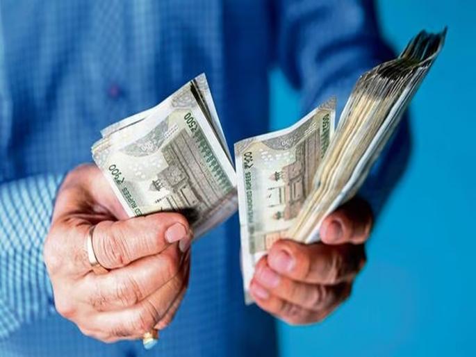 Minimum salary of two lakhs; Salary is higher in Pakistan than in India | कमीत कमी पगार पावणे दोन लाख; पाकिस्तानात मिळतेय भारतापेक्षा जादा वेतन