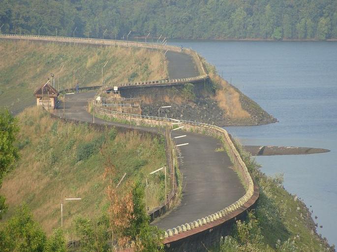 water level of amthane dam reduced by 50 percent | आमठाणे धरणाच्या पाणी पातळीत झाली ५० टक्के घट water level of amthane dam reduced by 50 percent | आमठाणे धरणाच्या पाणी पातळीत झाली ५० टक्के घट