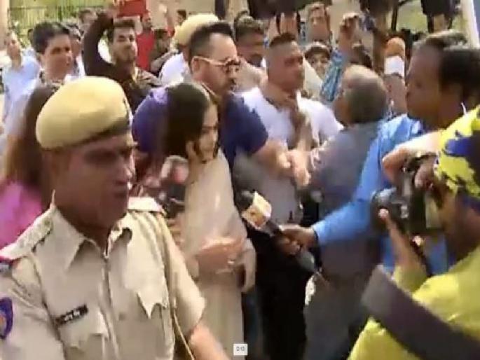 Salman Khan blackbuck poaching case updates :salman khans bodyguard shera gets scuffle journalist | भाईजानच्या बहिणीसाठी शेराची दादागिरी, कोर्टाबाहेर घातला राडा Salman Khan blackbuck poaching case updates :salman khans bodyguard shera gets scuffle journalist | भाईजानच्या बहिणीसाठी शेराची दादागिरी, कोर्टाबाहेर घातला राडा