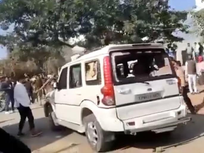 uproar ovdeath of congress leader salman khan after being crushed by car in rajnaer gar chhatarpur | काँग्रेस नेता सलमान खानच्या मृत्यूवरुन गोंधळ; कार्यकर्त्यांनी भाजपा नेत्यांच्या गाड्या फोडल्या uproar ovdeath of congress leader salman khan after being crushed by car in rajnaer gar chhatarpur | काँग्रेस नेता सलमान खानच्या मृत्यूवरुन गोंधळ; कार्यकर्त्यांनी भाजपा नेत्यांच्या गाड्या फोडल्या