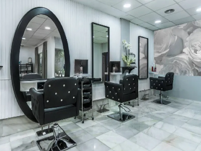 Stay in style! The growing craze of unisex parlour, fashion for the whole family is done in one salon | स्टाइल में रहनेका! युनिसेक्स पार्लरची वाढतेय क्रेझ, एकाच सलूनमध्ये ठरते संपूर्ण कुटुंबाची फॅशन Stay in style! The growing craze of unisex parlour, fashion for the whole family is done in one salon | स्टाइल में रहनेका! युनिसेक्स पार्लरची वाढतेय क्रेझ, एकाच सलूनमध्ये ठरते संपूर्ण कुटुंबाची फॅशन