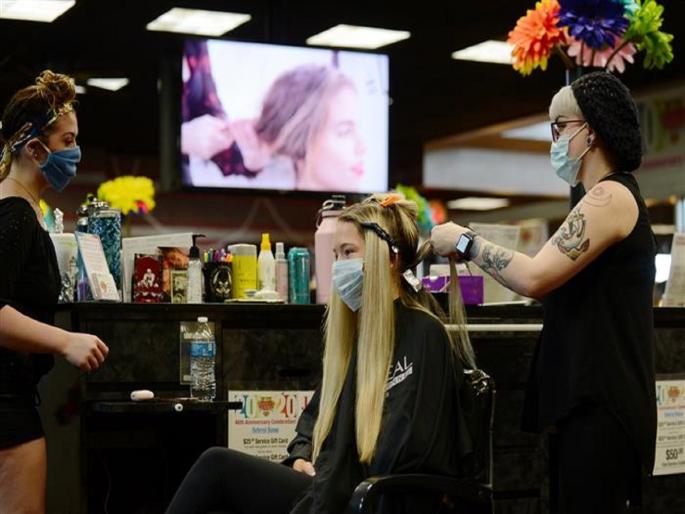 Shocking: America Increased Risk Of Lifting lockdown Infection Of 91 People Due To Salon Workers-SRJ | धक्कादायक, सलून वर्करमुळे 91 लोकांना झाला संसर्ग, लॉकडाऊन हटवणे पडले महागात Shocking: America Increased Risk Of Lifting lockdown Infection Of 91 People Due To Salon Workers-SRJ | धक्कादायक, सलून वर्करमुळे 91 लोकांना झाला संसर्ग, लॉकडाऊन हटवणे पडले महागात