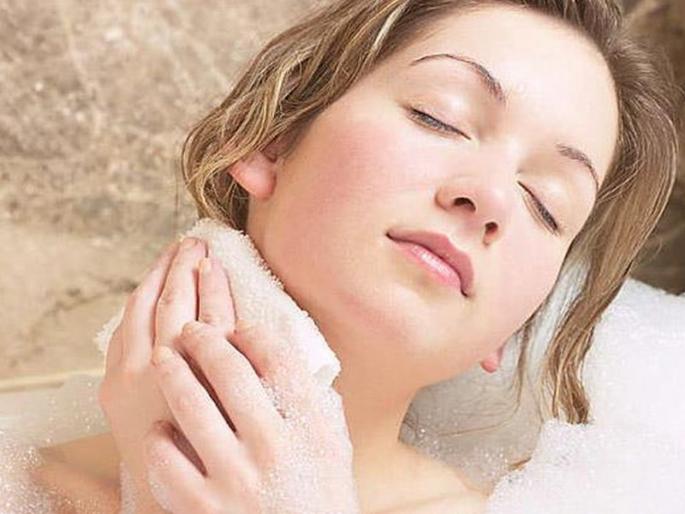 5 amazing benefits of take bath with salty water | थंडीच्या दिवसात कोमट पाण्यात मीठ टाकून आंघोळ करण्याचे ५ फायदे! 5 amazing benefits of take bath with salty water | थंडीच्या दिवसात कोमट पाण्यात मीठ टाकून आंघोळ करण्याचे ५ फायदे!