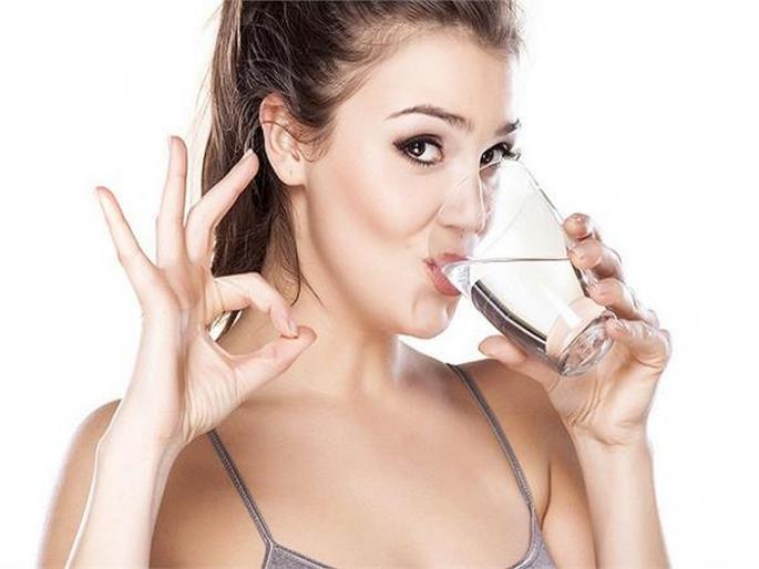 What are the beauty benefits of salt water | मिठाच्या पाण्याचे त्वचेसाठी होणारे फायदे वाचून व्हाल अवाक्, महागड्या प्रॉडक्ट्सना कराल बाय-बाय! What are the beauty benefits of salt water | मिठाच्या पाण्याचे त्वचेसाठी होणारे फायदे वाचून व्हाल अवाक्, महागड्या प्रॉडक्ट्सना कराल बाय-बाय!