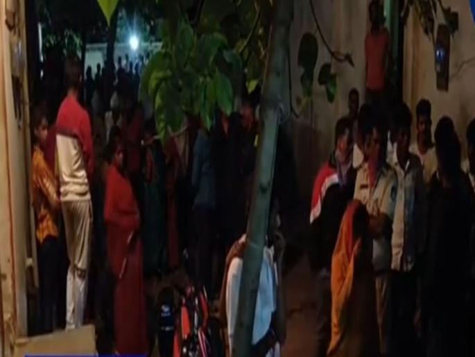 The father stabbed the 7-year-old son along with his mother-in-law, then commit Suicide | थरारक! सासूसह ७ वर्षीय मुलावर बापानं केले वार, त्यानंतर स्वत:लाच जाळून घेतलं The father stabbed the 7-year-old son along with his mother-in-law, then commit Suicide | थरारक! सासूसह ७ वर्षीय मुलावर बापानं केले वार, त्यानंतर स्वत:लाच जाळून घेतलं