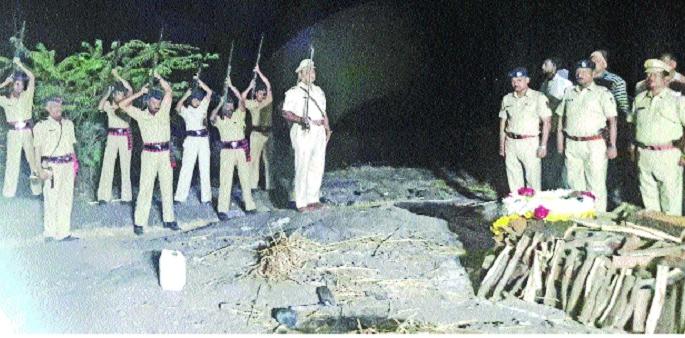 Dhumal's fight with the death is in vain, Junkie village mourns | धुमाळ यांची मृत्यूशी झुंज ठरली निष्फळ, जिंती गावावर शोककळा Dhumal's fight with the death is in vain, Junkie village mourns | धुमाळ यांची मृत्यूशी झुंज ठरली निष्फळ, जिंती गावावर शोककळा