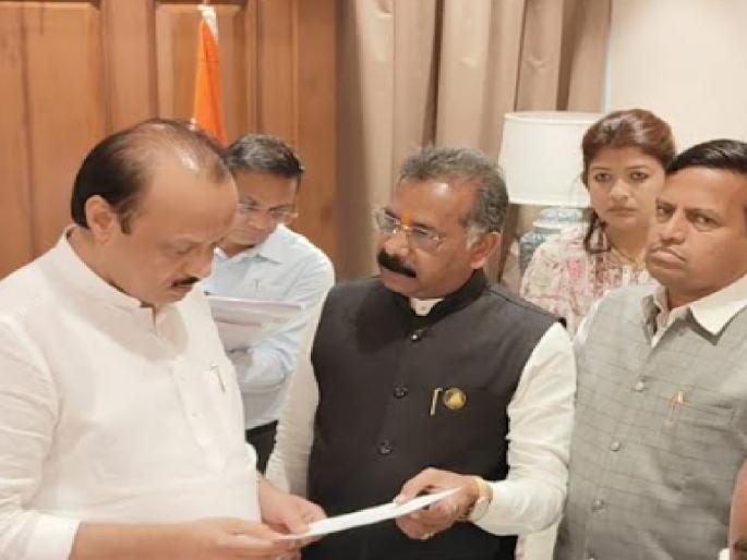 MLA Rajan Salvi met Deputy Chief Minister Ajit Pawar | आमदार राजन साळवींनी घेतली उपमुख्यमंत्री अजित पवारांची भेट, चर्चा रंगल्या; पण.. MLA Rajan Salvi met Deputy Chief Minister Ajit Pawar | आमदार राजन साळवींनी घेतली उपमुख्यमंत्री अजित पवारांची भेट, चर्चा रंगल्या; पण..