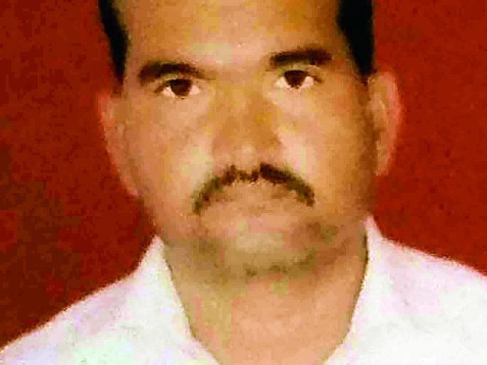 One killed by a truck under a tractor | ट्रॅक्टरखाली दबून एक ठार One killed by a truck under a tractor | ट्रॅक्टरखाली दबून एक ठार