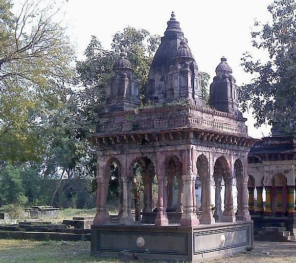 Hundreds of years old temples, palaces so strong? Ancient architecture unveiled by students of architecture | शेकडाे वर्षे जुनी मंदिरे, राजवाडे इतके मजबूत कसे? आर्किटेक्टच्या विद्यार्थ्यांनी उलगडली प्राचीन रचना Hundreds of years old temples, palaces so strong? Ancient architecture unveiled by students of architecture | शेकडाे वर्षे जुनी मंदिरे, राजवाडे इतके मजबूत कसे? आर्किटेक्टच्या विद्यार्थ्यांनी उलगडली प्राचीन रचना
