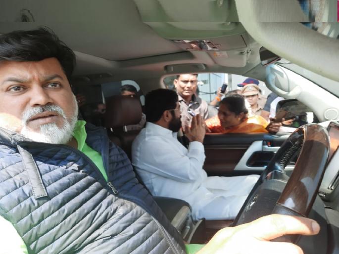The steering of the Chief Minister's car is in the hands of Industries Minister Uday Samant, Eknath Shinde to Sindhudurga for darshan of Bharadi Devi | उद्योगमंत्री उदय सामंत बनले मुख्यमंत्र्यांचे 'सारथी'; भराडी देवीच्या दर्शनासाठी एकनाथ शिंदे सिंधुदुर्गात The steering of the Chief Minister's car is in the hands of Industries Minister Uday Samant, Eknath Shinde to Sindhudurga for darshan of Bharadi Devi | उद्योगमंत्री उदय सामंत बनले मुख्यमंत्र्यांचे 'सारथी'; भराडी देवीच्या दर्शनासाठी एकनाथ शिंदे सिंधुदुर्गात