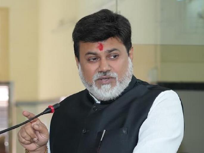All billboards should be in Marathi, Minister Uday Samant instructions to the administration | सर्व फलक मराठीत लागले पाहिजेत, मंत्री उदय सामंत यांची प्रशासनाला सूचना All billboards should be in Marathi, Minister Uday Samant instructions to the administration | सर्व फलक मराठीत लागले पाहिजेत, मंत्री उदय सामंत यांची प्रशासनाला सूचना