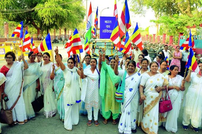Samata March begins with Ambedkar Women's Literature Meet | समता मार्चने आंबेडकरी महिला साहित्य संमेलनाला प्रारंभ