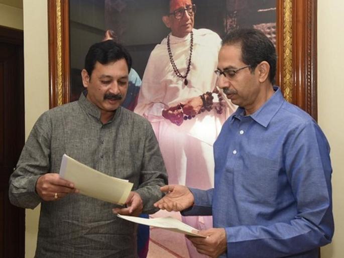 will form Government Maratha Samaj Coordinating Committee; Reconsideration petition in SC | सरकार अन् सकल मराठा समाजाची समन्वय समिती; मुख्यमंत्री-संभाजीराजे यांच्यात दोन तास बैठक will form Government Maratha Samaj Coordinating Committee; Reconsideration petition in SC | सरकार अन् सकल मराठा समाजाची समन्वय समिती; मुख्यमंत्री-संभाजीराजे यांच्यात दोन तास बैठक