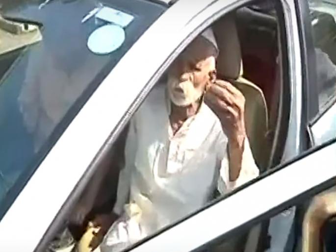 Sambhaji Bhide at Shiv Sena Adhiveshan kolhapur; returned as he could not meet the Chief Minister Eknath Shinde | संभाजी भिडे शिवसेनेच्या अधिवेशनात; मुख्यमंत्र्यांची भेट न झाल्याने परतले Sambhaji Bhide at Shiv Sena Adhiveshan kolhapur; returned as he could not meet the Chief Minister Eknath Shinde | संभाजी भिडे शिवसेनेच्या अधिवेशनात; मुख्यमंत्र्यांची भेट न झाल्याने परतले