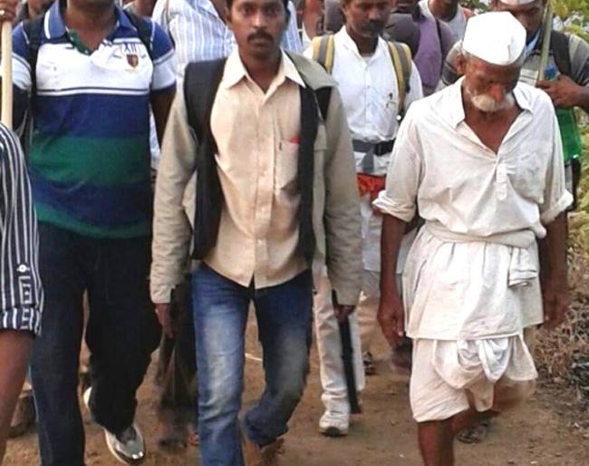 Arrest warrants against Sambhaji Bhide | बेळगावात संभाजी भिडे यांच्यावर अटक वॉरंट, २०१८ मध्ये आचारसंहिता भंग Arrest warrants against Sambhaji Bhide | बेळगावात संभाजी भिडे यांच्यावर अटक वॉरंट, २०१८ मध्ये आचारसंहिता भंग