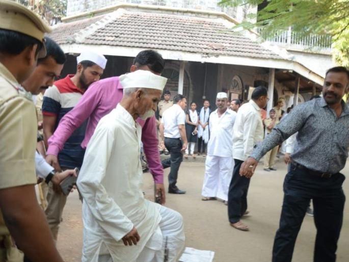 Sambhaji Bhide granted bail | वादग्रस्त विधान प्रकरणी संभाजी भिडे यांना जामीन मंजूर Sambhaji Bhide granted bail | वादग्रस्त विधान प्रकरणी संभाजी भिडे यांना जामीन मंजूर