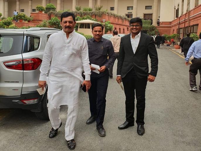 Maratha reservation : SC seeks Maharashtra govt's response, Sambhaji Chhatrapati tweeted | Maratha reservation: पांडुरंग पावला! स्थगिती नाहीच!! - संभाजीराजे Maratha reservation : SC seeks Maharashtra govt's response, Sambhaji Chhatrapati tweeted | Maratha reservation: पांडुरंग पावला! स्थगिती नाहीच!! - संभाजीराजे