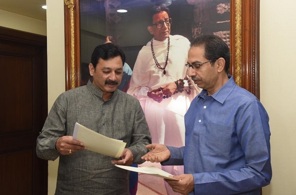 CM positive to increase space by super numerical method: Sambhaji Raje | सुपर न्यूमररी पद्धतीने जागा वाढविण्यास मुख्यमंत्री सकारात्मक : संभाजीराजे CM positive to increase space by super numerical method: Sambhaji Raje | सुपर न्यूमररी पद्धतीने जागा वाढविण्यास मुख्यमंत्री सकारात्मक : संभाजीराजे