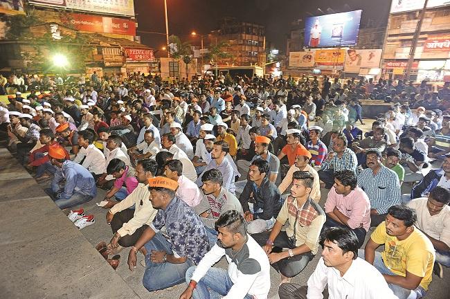 Without the help of the government, the 'Golden Throne' will be implemented - Sambhajirao Bhide-Guruji | सरकारच्या मदतीशिवाय ‘सुवर्ण सिंहासन’ साकारणार-संभाजीराव भिडे-गुरुजी Without the help of the government, the 'Golden Throne' will be implemented - Sambhajirao Bhide-Guruji | सरकारच्या मदतीशिवाय ‘सुवर्ण सिंहासन’ साकारणार-संभाजीराव भिडे-गुरुजी
