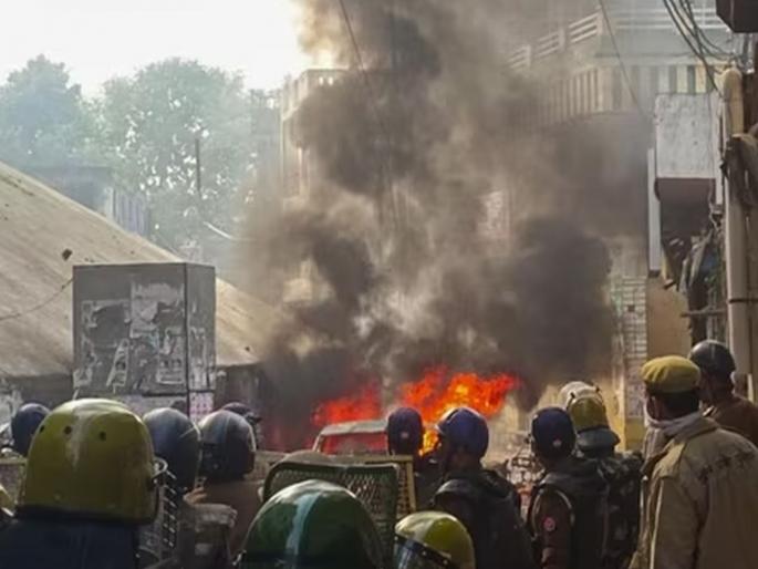 Sambhal Violence: "Seize the guns, don't let the police run away", was the incitement given by the crowd, Shocking information revealed in the FIR on Sambhal violence    | "बंदुका हिसकवा, पोलिसांना पळून जावू देवू नका’’, जमावातून दिली जात होती चिथावणी, संभल हिंसाचाराबाबतच्या FIRमधून धक्कादायक माहिती समोर    Sambhal Violence: "Seize the guns, don't let the police run away", was the incitement given by the crowd, Shocking information revealed in the FIR on Sambhal violence    | "बंदुका हिसकवा, पोलिसांना पळून जावू देवू नका’’, जमावातून दिली जात होती चिथावणी, संभल हिंसाचाराबाबतच्या FIRमधून धक्कादायक माहिती समोर