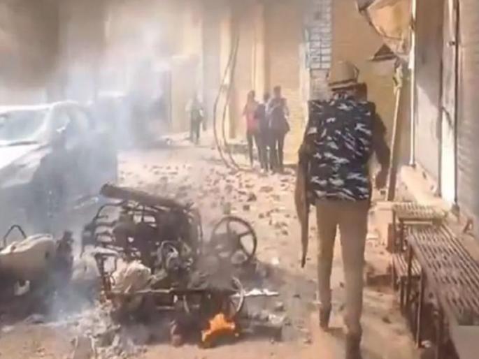 Sambhal Violence: Violence, arson, stone pelting, 2 dead during mosque survey in Sambhal | संभलमध्ये मशिदीच्या सर्व्हेदरम्यान हिंसाचार, जाळपोळ, दगडफेक, २ जणांचा मृत्यू Sambhal Violence: Violence, arson, stone pelting, 2 dead during mosque survey in Sambhal | संभलमध्ये मशिदीच्या सर्व्हेदरम्यान हिंसाचार, जाळपोळ, दगडफेक, २ जणांचा मृत्यू