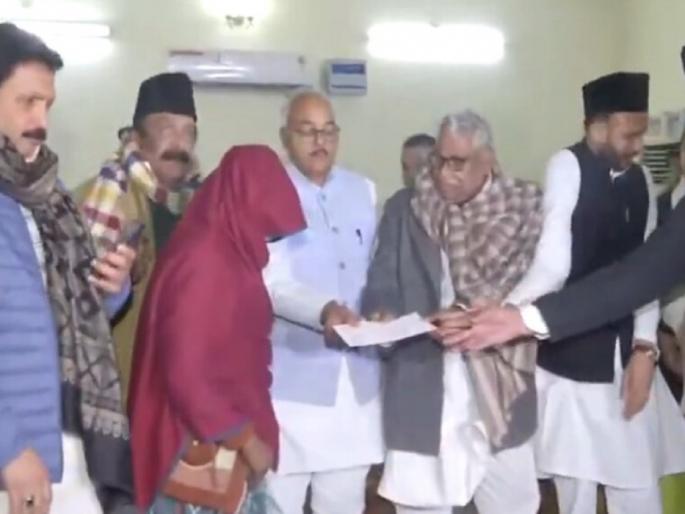 Sambhal Violence :SP provides Rs 5 lakh assistance to Sambhal violence victims, targets BJP | संभल हिंसाचार पीडितांना सपाने केली 5 लाख रुपयांची मदत, भाजपवर साधला निशाणा Sambhal Violence :SP provides Rs 5 lakh assistance to Sambhal violence victims, targets BJP | संभल हिंसाचार पीडितांना सपाने केली 5 लाख रुपयांची मदत, भाजपवर साधला निशाणा