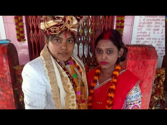 Two young women got married to each other, their love story is interesting | दोन तरूणींनी एकमेकींसोबत केलं लग्न, इंटरेस्टींग आहे त्यांची लव्हस्टोरी