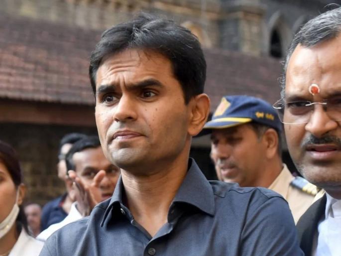 Aryan Khan drug case Relief to Sameer Wankhede as gets protection from arrest till June 8 | आर्यन खान ड्रग्स प्रकरण: समीर वानखेडेंना दिलासा, ८ जूनपर्यंत अटकेपासून संरक्षण Aryan Khan drug case Relief to Sameer Wankhede as gets protection from arrest till June 8 | आर्यन खान ड्रग्स प्रकरण: समीर वानखेडेंना दिलासा, ८ जूनपर्यंत अटकेपासून संरक्षण