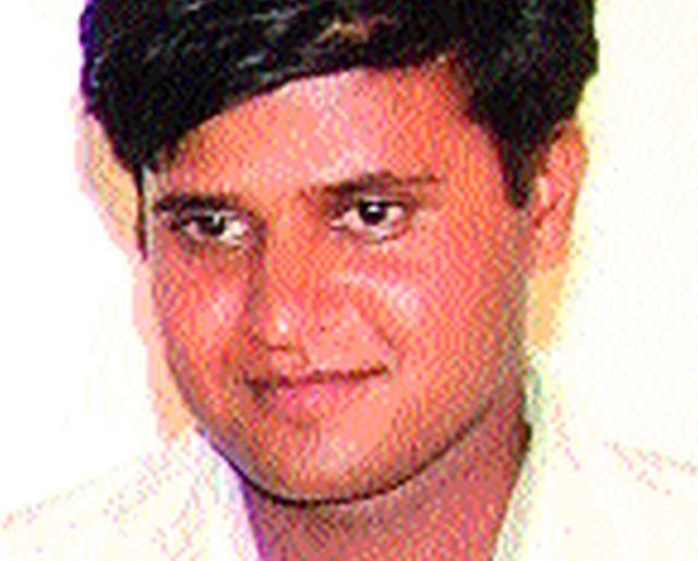 Two-wheeler killed in an accident near the beach | सटाण्याजवळ अपघातात दुचाकीस्वार ठार Two-wheeler killed in an accident near the beach | सटाण्याजवळ अपघातात दुचाकीस्वार ठार