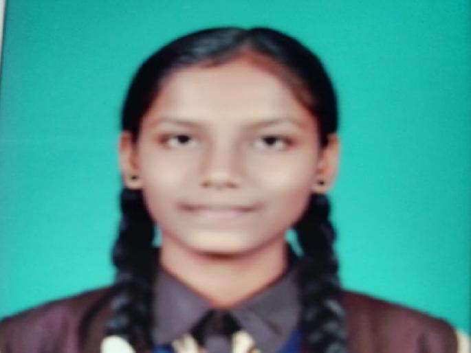 Samiksha Deepak Koli, the daughter of a laborer from Latwade scored 96 percent marks in 10th standard | Kolhapur: मजुराच्या मुलीने मिळवले दहावीत ९६.२० टक्के गुण Samiksha Deepak Koli, the daughter of a laborer from Latwade scored 96 percent marks in 10th standard | Kolhapur: मजुराच्या मुलीने मिळवले दहावीत ९६.२० टक्के गुण