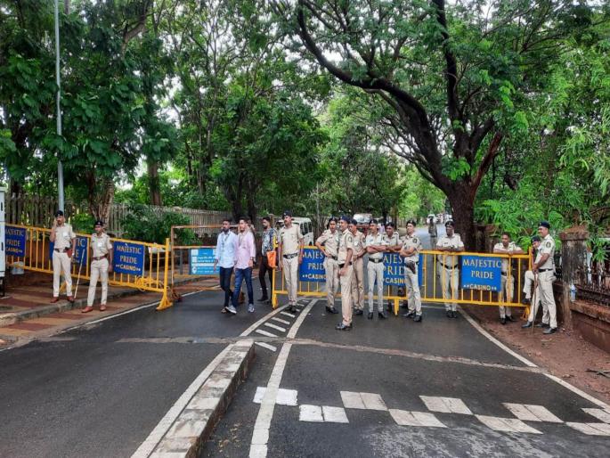 goa lok sabha election result 2024 supporters disappeared from the counting place counting of vote counting was done under police security in goa | मतमोजणीच्या ठिकाणावरून समर्थक गायब, पोलीस बंदोबस्तात झाली मतमोजणी goa lok sabha election result 2024 supporters disappeared from the counting place counting of vote counting was done under police security in goa | मतमोजणीच्या ठिकाणावरून समर्थक गायब, पोलीस बंदोबस्तात झाली मतमोजणी