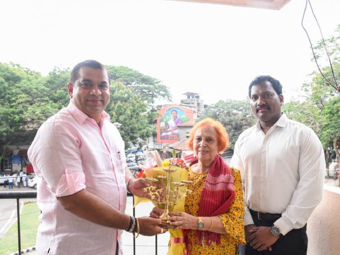State's first Tourism Director Ad.Libya Lobo Sardesai felicitated by the Department of Tourism on his 100th birthday | राज्याच्या पहिल्या पर्यटन संचालक ॲड.लिबिया लोबो सरदेसाई यांचा १०० वा वाढदिवस, पर्यटन खात्यातर्फे सत्कार State's first Tourism Director Ad.Libya Lobo Sardesai felicitated by the Department of Tourism on his 100th birthday | राज्याच्या पहिल्या पर्यटन संचालक ॲड.लिबिया लोबो सरदेसाई यांचा १०० वा वाढदिवस, पर्यटन खात्यातर्फे सत्कार