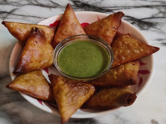 A crispy patti samosa filled with potato vegetables and peas | Tasty Katta: बटाट्याची भाजी अन् मटार भरलेला कुरकुरीत असा पट्टी सामोसा A crispy patti samosa filled with potato vegetables and peas | Tasty Katta: बटाट्याची भाजी अन् मटार भरलेला कुरकुरीत असा पट्टी सामोसा