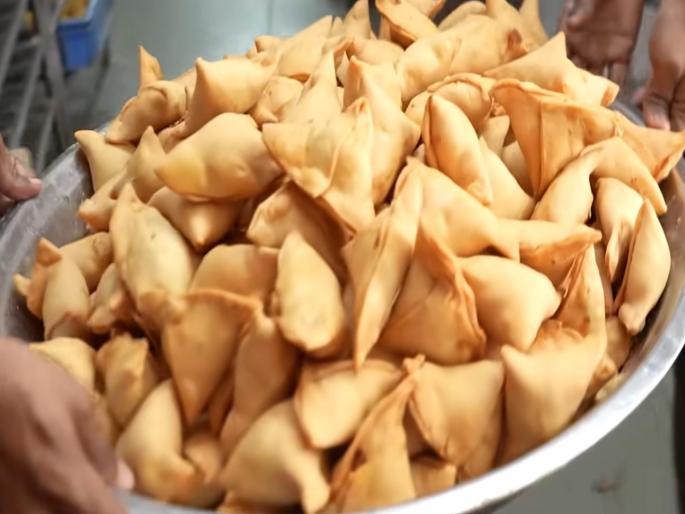 Government said that the news about putting warning labels on eating samosa jalebi and laddu is fake | समोसे, जिलेबीवर हानिकारक असल्याचे लेबल लावण्याची माहिती खोटी; आरोग्य मंत्रालयाचे स्पष्टीकरण Government said that the news about putting warning labels on eating samosa jalebi and laddu is fake | समोसे, जिलेबीवर हानिकारक असल्याचे लेबल लावण्याची माहिती खोटी; आरोग्य मंत्रालयाचे स्पष्टीकरण
