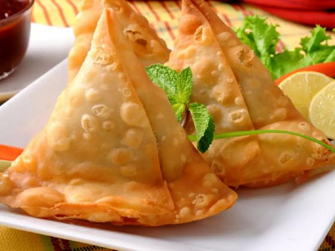 an advocate resigns over samosa price rate in nagpur court canteen | कोर्टाच्या आवारातील समोसा महागला, वकिलाने नाराज होत थेट राजीनामाच देऊन टाकला an advocate resigns over samosa price rate in nagpur court canteen | कोर्टाच्या आवारातील समोसा महागला, वकिलाने नाराज होत थेट राजीनामाच देऊन टाकला