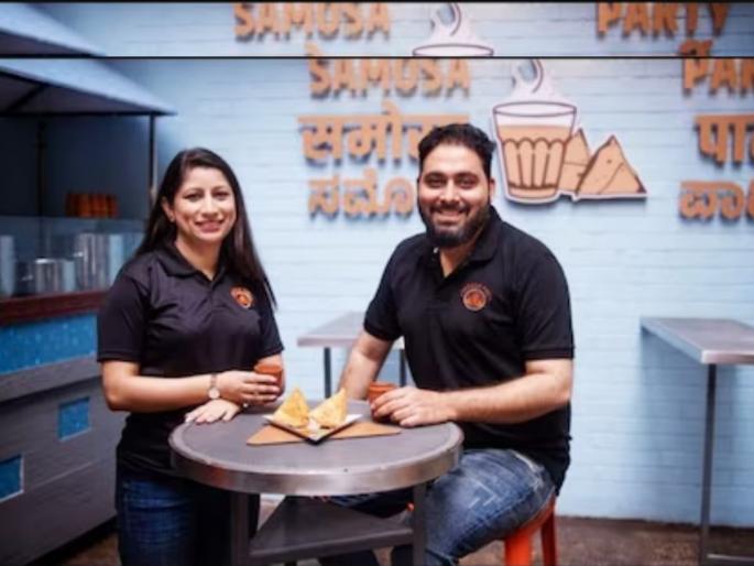 samosa singh founder nidhi singh shikhar veer singh earn 12 lakh per day selling samosa | 30 लाख पगाराची नोकरी सोडली; घर विकून सुरू केलं समोस्याचं दुकान, रोज 12 लाखांची कमाई samosa singh founder nidhi singh shikhar veer singh earn 12 lakh per day selling samosa | 30 लाख पगाराची नोकरी सोडली; घर विकून सुरू केलं समोस्याचं दुकान, रोज 12 लाखांची कमाई