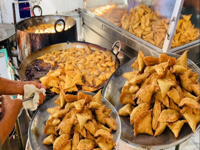 Selling samosas without a license will result in a fine of two lakhs and imprisonment. | विनापरवाना समोसे विकाल तर दोन लाखांचा दंड अन् जेल Selling samosas without a license will result in a fine of two lakhs and imprisonment. | विनापरवाना समोसे विकाल तर दोन लाखांचा दंड अन् जेल