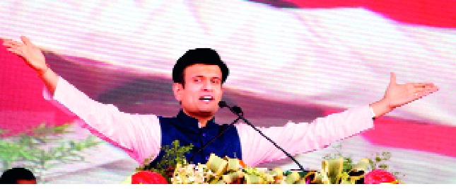 Samarjit blasted the Legislative Assembly trumpet: Chief Minister urged to run the political heritage of Kagal, Vikramsinhrajen | समरजित यांनी फुंकले विधानसभेचे रणशिंग : कागल , विक्रमसिंहराजेंचा राजकीय वारसा चालविण्याचे मुख्यमंत्र्यांचे आवाहन Samarjit blasted the Legislative Assembly trumpet: Chief Minister urged to run the political heritage of Kagal, Vikramsinhrajen | समरजित यांनी फुंकले विधानसभेचे रणशिंग : कागल , विक्रमसिंहराजेंचा राजकीय वारसा चालविण्याचे मुख्यमंत्र्यांचे आवाहन