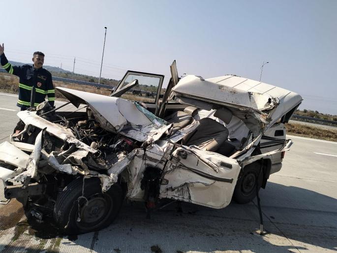Fatal accident on 'Samruddhi Highway'; Woman police inspector killed after police vehicle collided with truck : Accused seriously injured along with three employees | Accident: ‘समृद्धी’वर भीषण अपघात; ट्रकला धडकून पोलिस वाहन चक्काचूर महिला पोलिस निरीक्षकाचा मृत्यू : तीन कर्मचाऱ्यांसह आरोपी गंभीर जखमी Fatal accident on 'Samruddhi Highway'; Woman police inspector killed after police vehicle collided with truck : Accused seriously injured along with three employees | Accident: ‘समृद्धी’वर भीषण अपघात; ट्रकला धडकून पोलिस वाहन चक्काचूर महिला पोलिस निरीक्षकाचा मृत्यू : तीन कर्मचाऱ्यांसह आरोपी गंभीर जखमी
