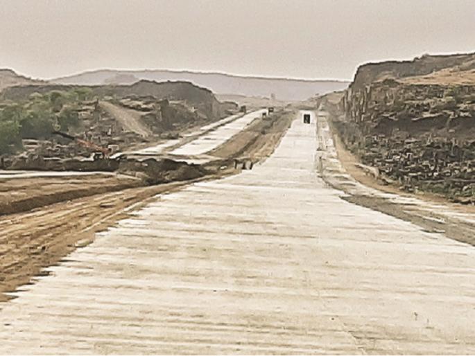 Corona wave at the root; Samruddhi Mahamarga work on ‘Oxygen’ | कोरोनाची लाट मुळावर; समृद्धी महामार्गाचे काम ‘ऑक्सिजन’वर Corona wave at the root; Samruddhi Mahamarga work on ‘Oxygen’ | कोरोनाची लाट मुळावर; समृद्धी महामार्गाचे काम ‘ऑक्सिजन’वर