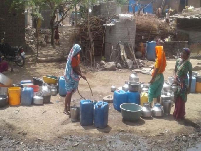 The competition is required to get water in Somsharpur in Nandurbar | नंदुरबारातील समशेरपूर येथे पाणी मिळवण्यासाठी लागते स्पर्धा The competition is required to get water in Somsharpur in Nandurbar | नंदुरबारातील समशेरपूर येथे पाणी मिळवण्यासाठी लागते स्पर्धा