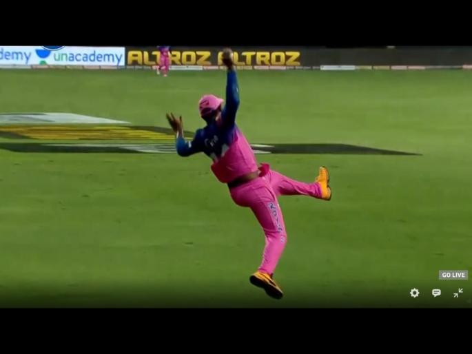 RR vs KKR Latest News : Spectacular Sanju Samson grabs a stunner, but fell down on head watch Video | RR vs KKR Latest News : संजू सॅमसनचा 'Super' कॅच, पण डोकं आदळल्यानं RRच्या ताफ्यात चिंता; पाहा Video
