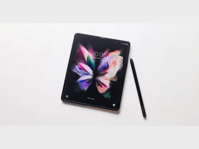 Samsung galaxy z fold 3 5g launched with 12gb ram 5 camera dual display price sale specification  | सव्वा लाखाच्या फोनमध्ये फक्त 4MP चा सेल्फी कॅमेरा; 12GB रॅमसह अनोखा Samsung Galaxy Fold 3 5G लाँच 