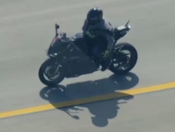 Viral Video: The bike was speeding, the police were chasing it; what happened next... | Viral Video: वाऱ्याच्या वेगाने पळवत होता बाईक, पोलीस करत होते पाठलाग; पुढं भयंकर घडलं! Viral Video: The bike was speeding, the police were chasing it; what happened next... | Viral Video: वाऱ्याच्या वेगाने पळवत होता बाईक, पोलीस करत होते पाठलाग; पुढं भयंकर घडलं!