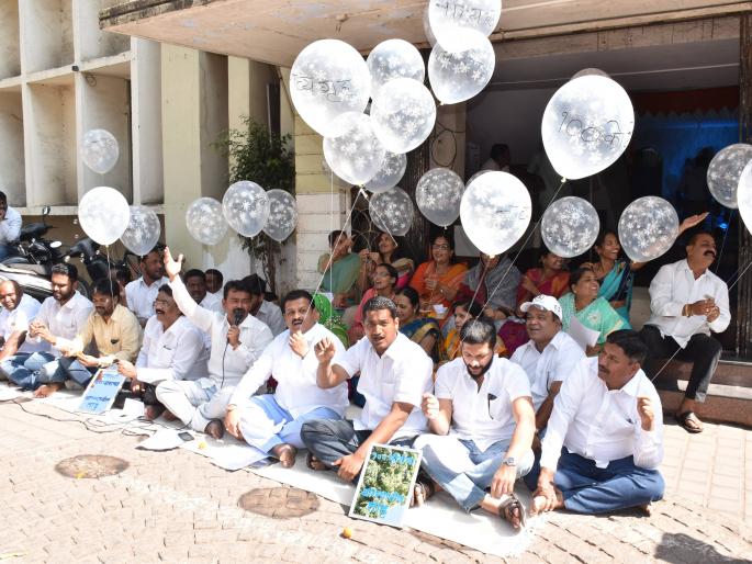 Sangli: Carrots of assurances ... Bubbles in the air .. And a hundred crore laddo | सांगली : आश्वासनांचे गाजर...हवेत बुडबुडे.. अन् शंभर कोटीचा लाडू Sangli: Carrots of assurances ... Bubbles in the air .. And a hundred crore laddo | सांगली : आश्वासनांचे गाजर...हवेत बुडबुडे.. अन् शंभर कोटीचा लाडू