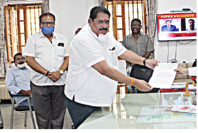  Power supply to agriculture pumps for ten hours a day - Sanjay Mandalik's demand for energy ministries | शेतीपंपांना दिवसा दहा तास वीज द्या _ संजय मंडलिक यांची ऊर्जामंत्र्यांकडे मागणी